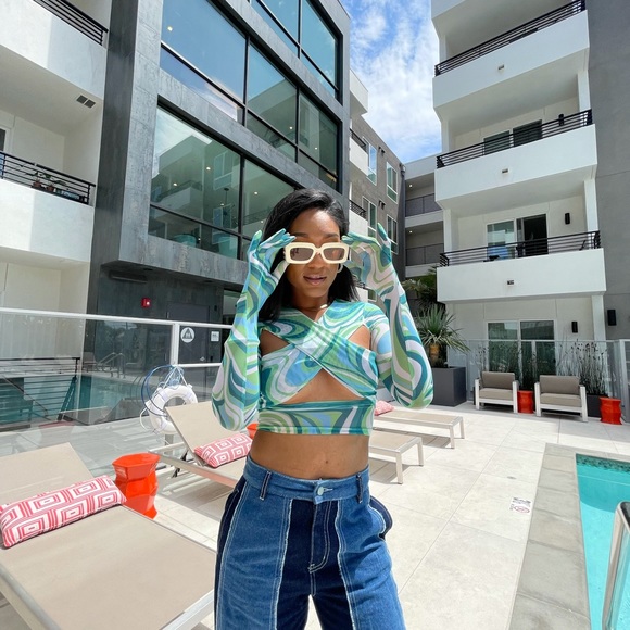 Blue Long Sleeve Gloved Crop Top 💙 - Picture 3 of 7